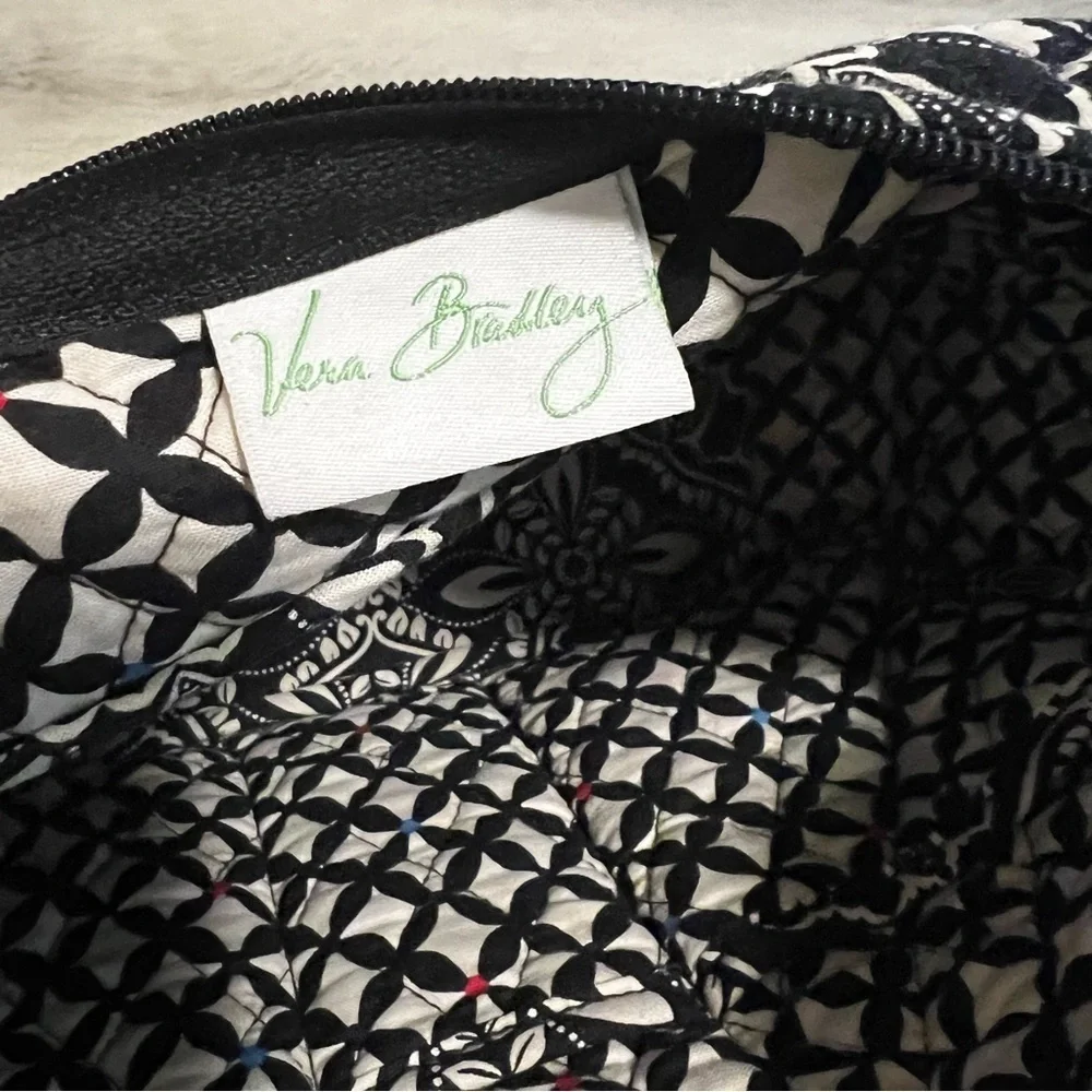 VERA BRADLEY Barcelona 2011 On The Go Crossbody Black Commuter Black Red Blue
